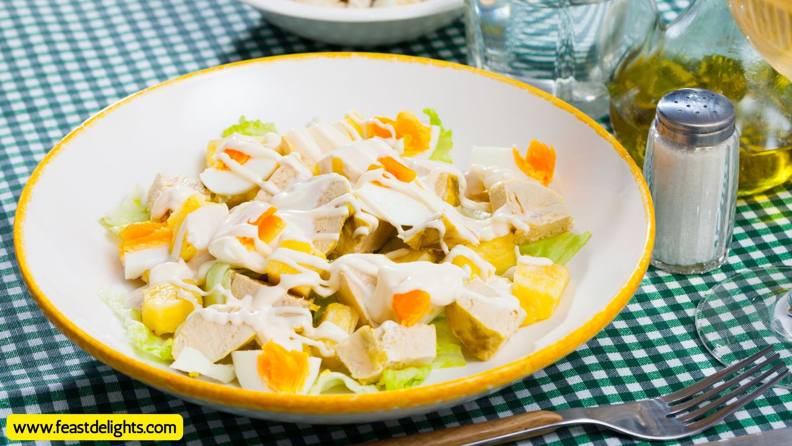 Рецепт салата с ананасом і куркою