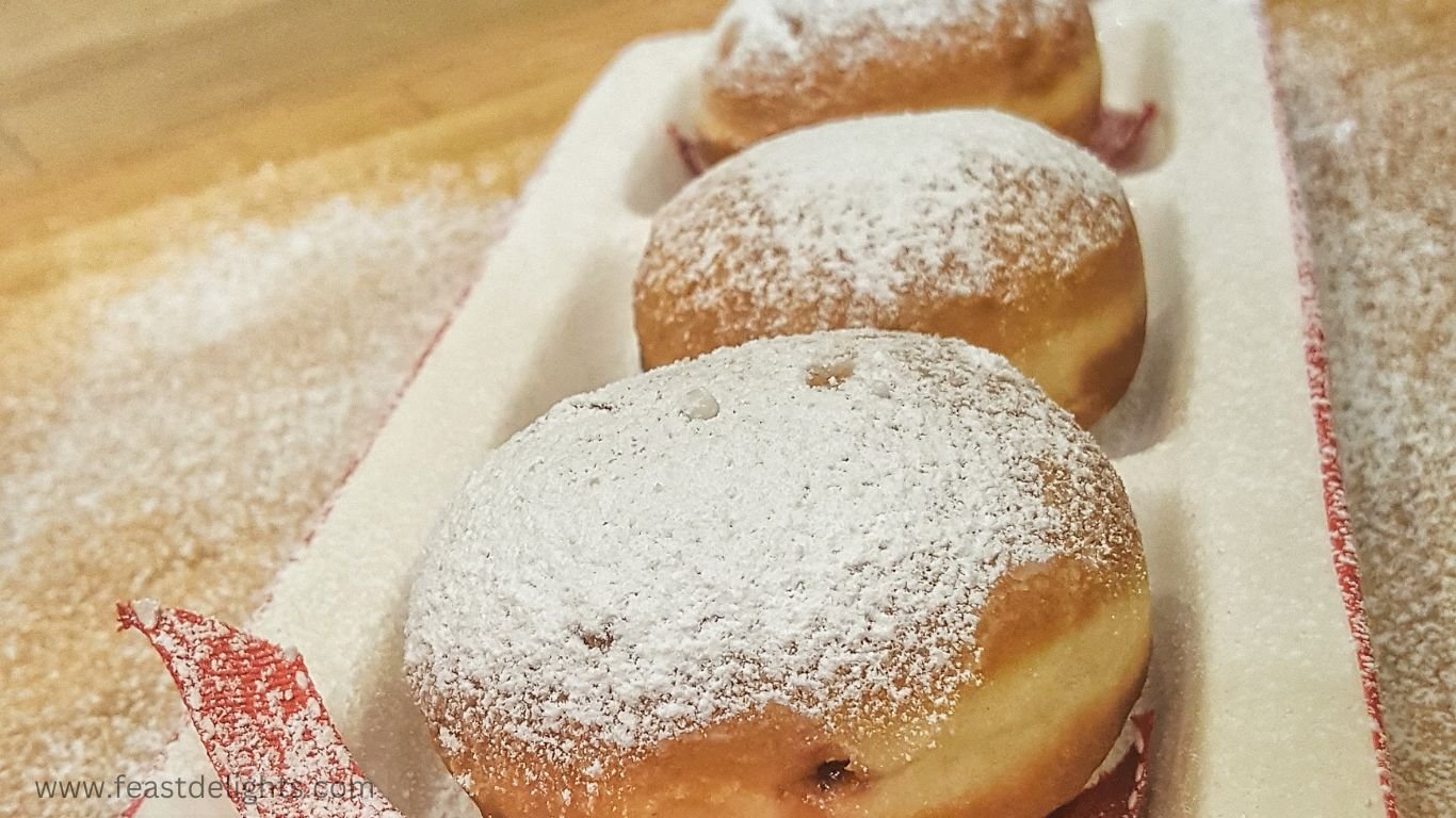 Польські Пончики: Рецепт смажених пончиків з вареним згущеним молоком 1 Польські Пончики