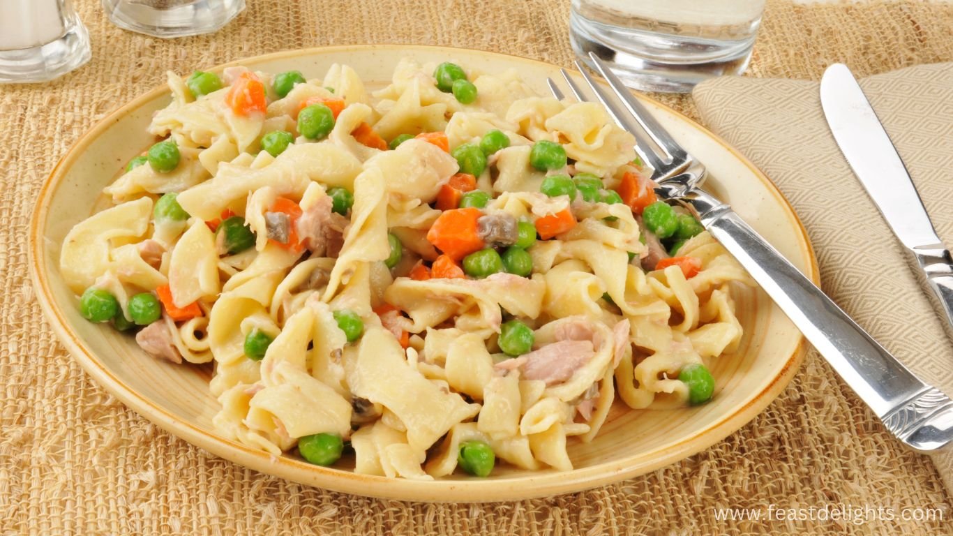 Касерола з тунцем та локшею