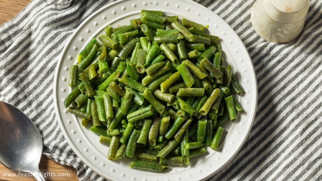 Garlicky Green Beans with Carrot and Pepper