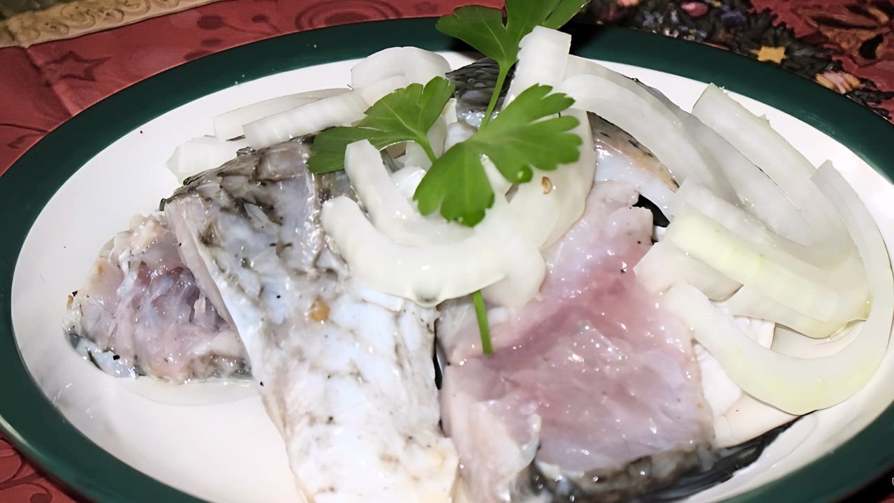 Оселедець з Білого Амура: Рецепт Домашньої Рибної Страви 1 Оселедець з Білого Амура