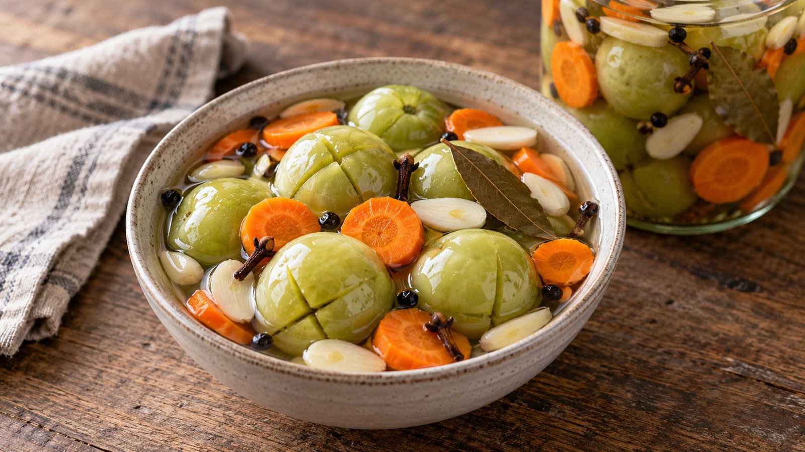 Refrigerator Pickled Green Tomatoes with Carrot
