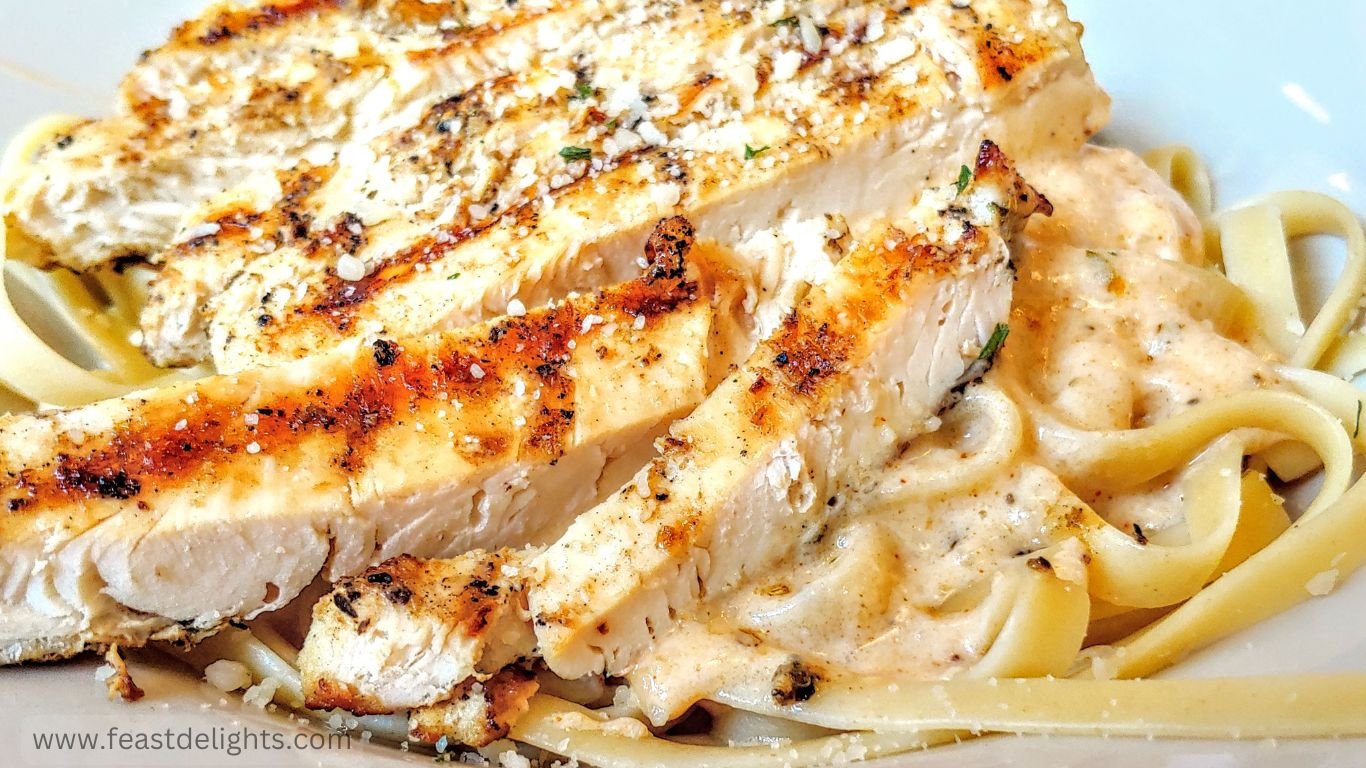 Chicken Alfredo Pasta with Garlic and Parmesan